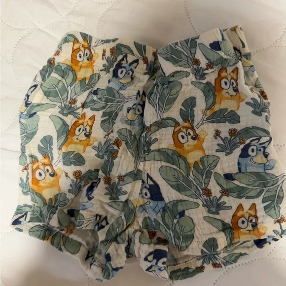 Boys Bluey Aloha Shirt and Shorts set 5T - Picture 3 of 7